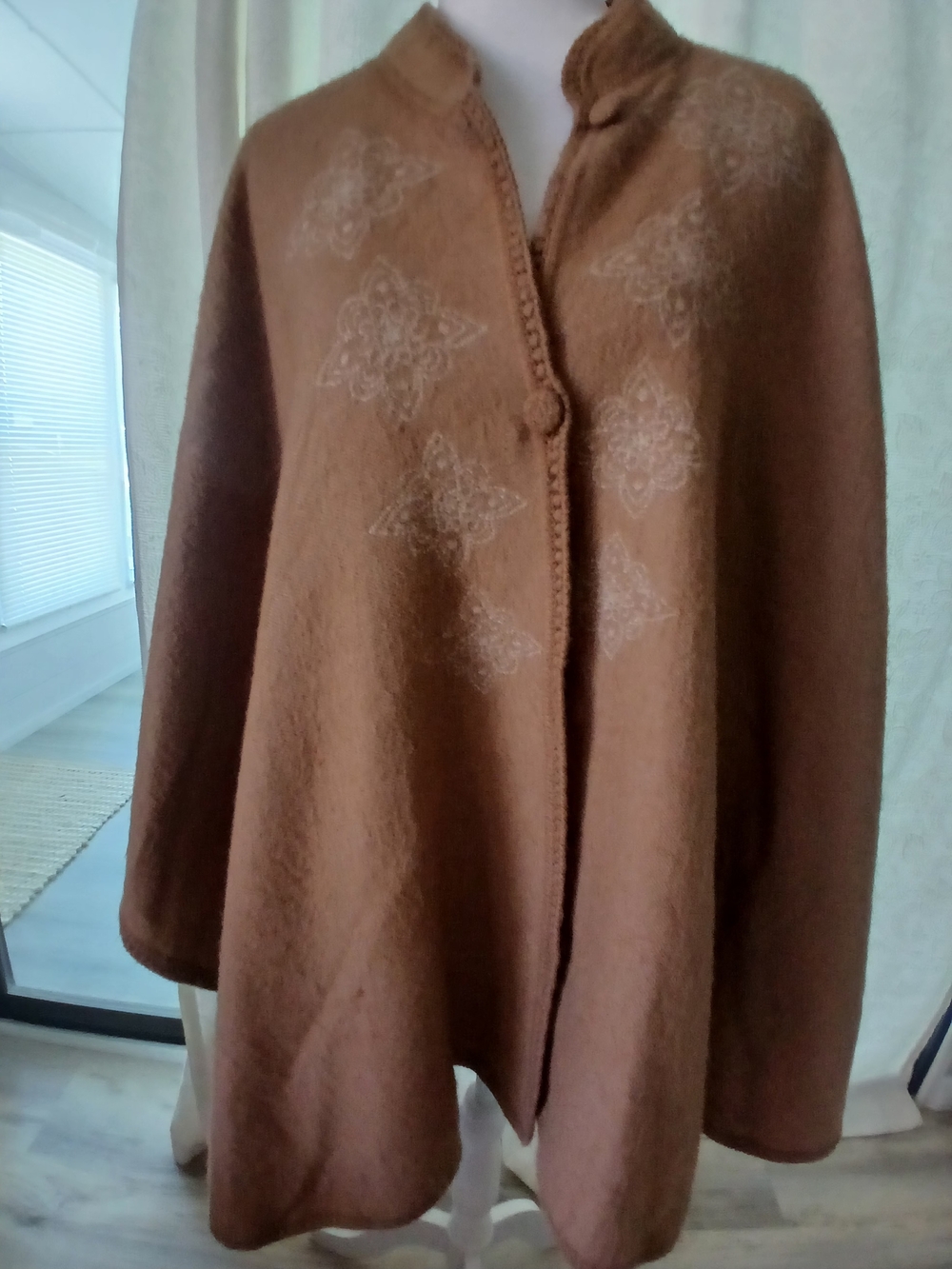 Ccahuantico Alpaca Wool Tan Poncho Sweater Cape Peru. One Size